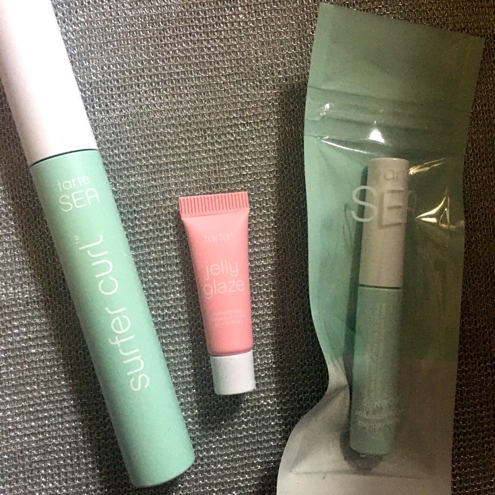 Taste Makeup Bundle/Set 2 mascaras 1 lip item